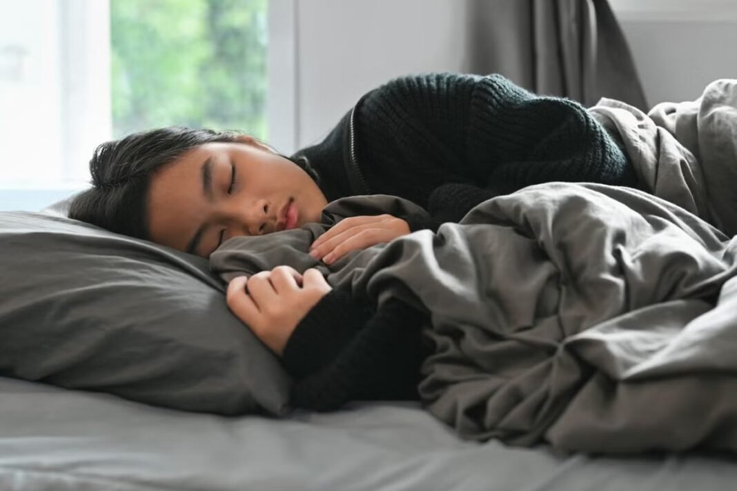 Military Sleep Method: केवल 2 मिनट में आएगी गहरी नींद; जानिए क्या है इंटरनेट पर वायरल ‘मिलिट्री स्लीप मेथड’ और इसे करने का सही तरीका Military Sleep Method: केवल 2 मिनट में आएगी गहरी नींद; जानिए क्या है इंटरनेट पर वायरल ‘मिलिट्री स्लीप मेथड’ और इसे करने का सही तरीका