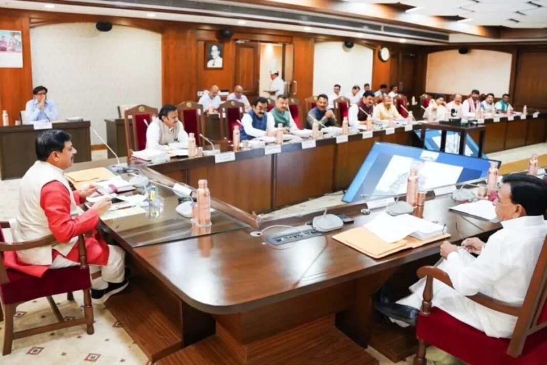 MP Cabinet Decisions: मोहन कैबिनेट का बड़ा धमाका! पुलिस में 9,662 नई भर्तियां, 25 हजार से ज्यादा पुलिसकर्मियों का होगा प्रमोशन MP Cabinet Decisions: मोहन कैबिनेट का बड़ा धमाका! पुलिस में 9,662 नई भर्तियां, 25 हजार से ज्यादा पुलिसकर्मियों का होगा प्रमोशन