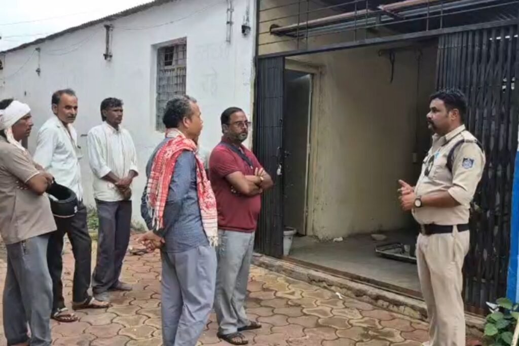 vikash@Nishaanebaz.com-2026-07-28T183404.551-1024x683 Harda Mystery Death Case: कांकरिया में बीए छात्रा का संदिग्ध परिस्थिति में मिला अधजला शव, भाई ने युवक पर प्रताड़ना का लगाया आरोप