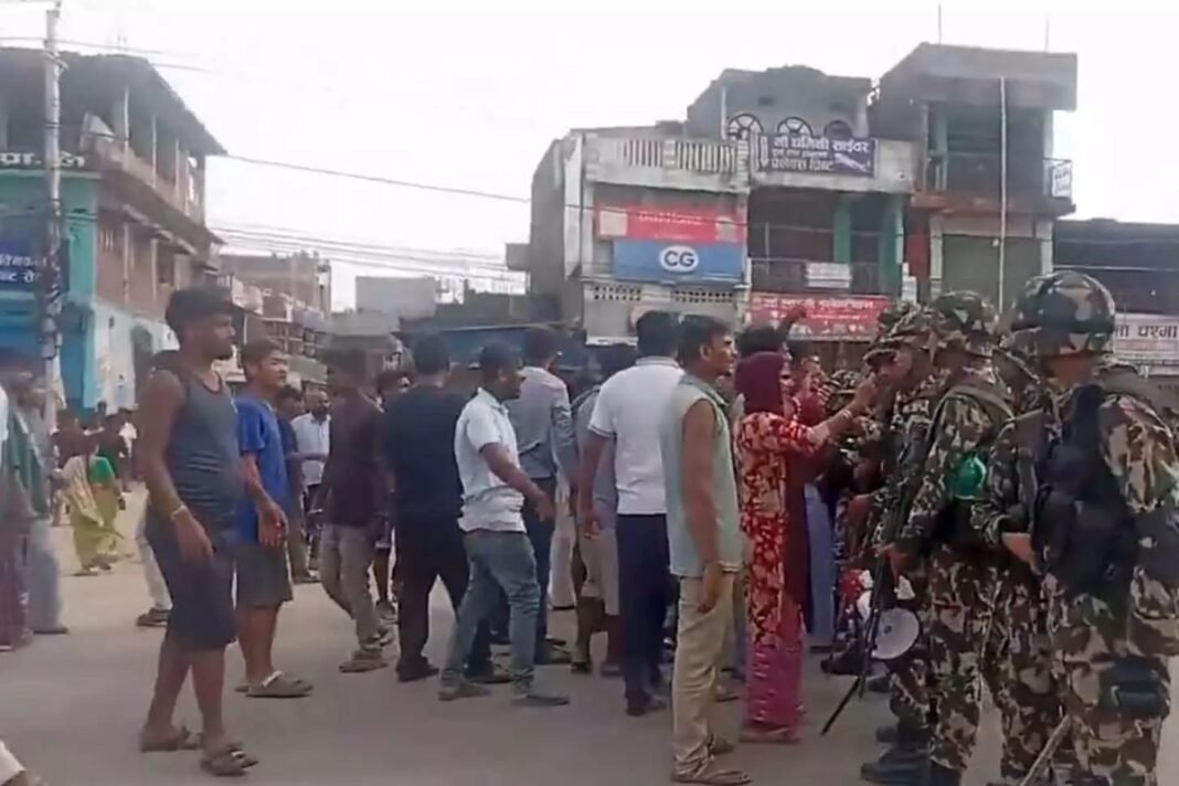 International Crisis Nepal: नेपाल में ‘बोलबम यात्रा’ से भड़का सांप्रदायिक तनाव; 4 दिनों से जारी हिंसा में 3 की मौत, कई शहरों में कर्फ्यू International Crisis Nepal: नेपाल में ‘बोलबम यात्रा’ से भड़का सांप्रदायिक तनाव; 4 दिनों से जारी हिंसा में 3 की मौत, कई शहरों में कर्फ्यू