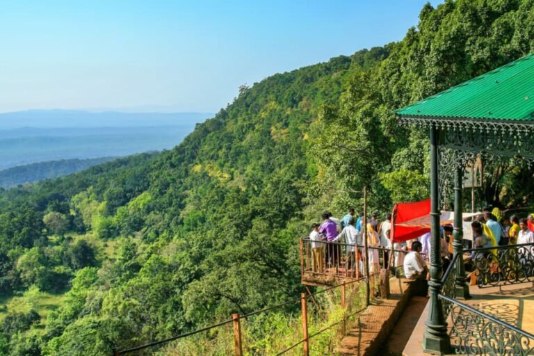 Raipur Weekend Getaway: रायपुर के पास घूमने की 5 सबसे खूबसूरत धार्मिक जगहें, जहां सावन में दिखती है अद्भुत हरियाली
