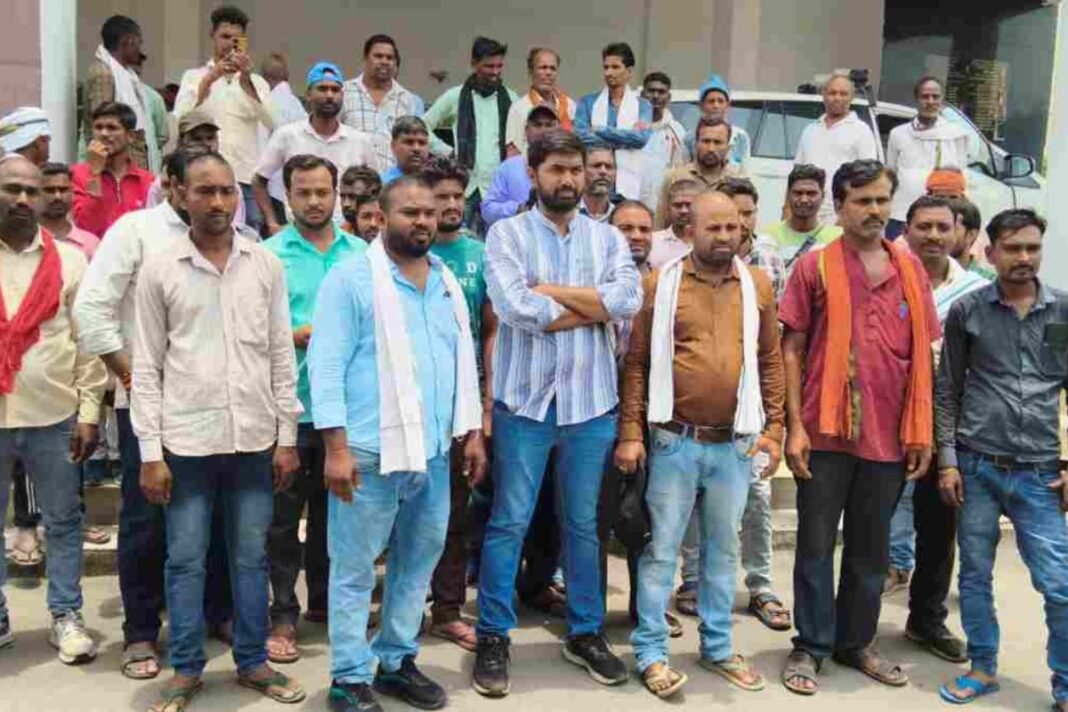 NCL Amlori Project Scam: एनसीएल अमलोरी प्रोजेक्ट में मजदूरों के हक पर डाका; बीपीएल-बीआईपीएल कंपनी पर लाखों के घपले का आरोप NCL Amlori Project Scam: एनसीएल अमलोरी प्रोजेक्ट में मजदूरों के हक पर डाका; बीपीएल-बीआईपीएल कंपनी पर लाखों के घपले का आरोप
