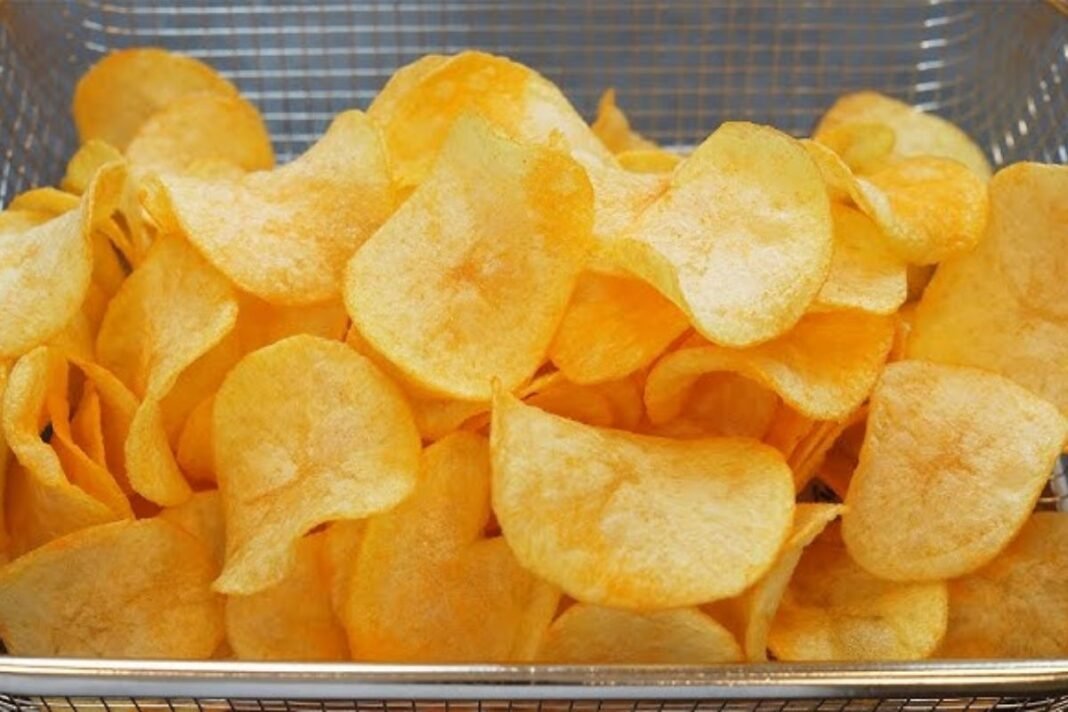 Crispy Potato Chips Recipe: बच्चे मांगते हैं पैकेट वाले चिप्स? घर पर इस सीक्रेट ट्रिक से बनाएं बिना प्रिजर्वेटिव वाले सुपर क्रिस्पी आलू चिप्स Crispy Potato Chips Recipe: बच्चे मांगते हैं पैकेट वाले चिप्स? घर पर इस सीक्रेट ट्रिक से बनाएं बिना प्रिजर्वेटिव वाले सुपर क्रिस्पी आलू चिप्स