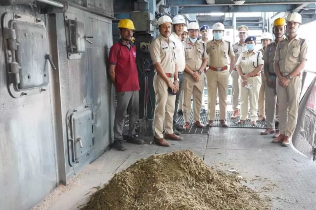Raipur Police NDPS Drug Disposal: सिलतरा के नेको प्लांट में धधकी भट्टी, रायपुर पुलिस ने स्वाहा किया 160 किलो गांजा, अफीम और 3 हजार से अधिक नशीली दवाएं Raipur Police NDPS Drug Disposal: सिलतरा के नेको प्लांट में धधकी भट्टी, रायपुर पुलिस ने स्वाहा किया 160 किलो गांजा, अफीम और 3 हजार से अधिक नशीली दवाएं