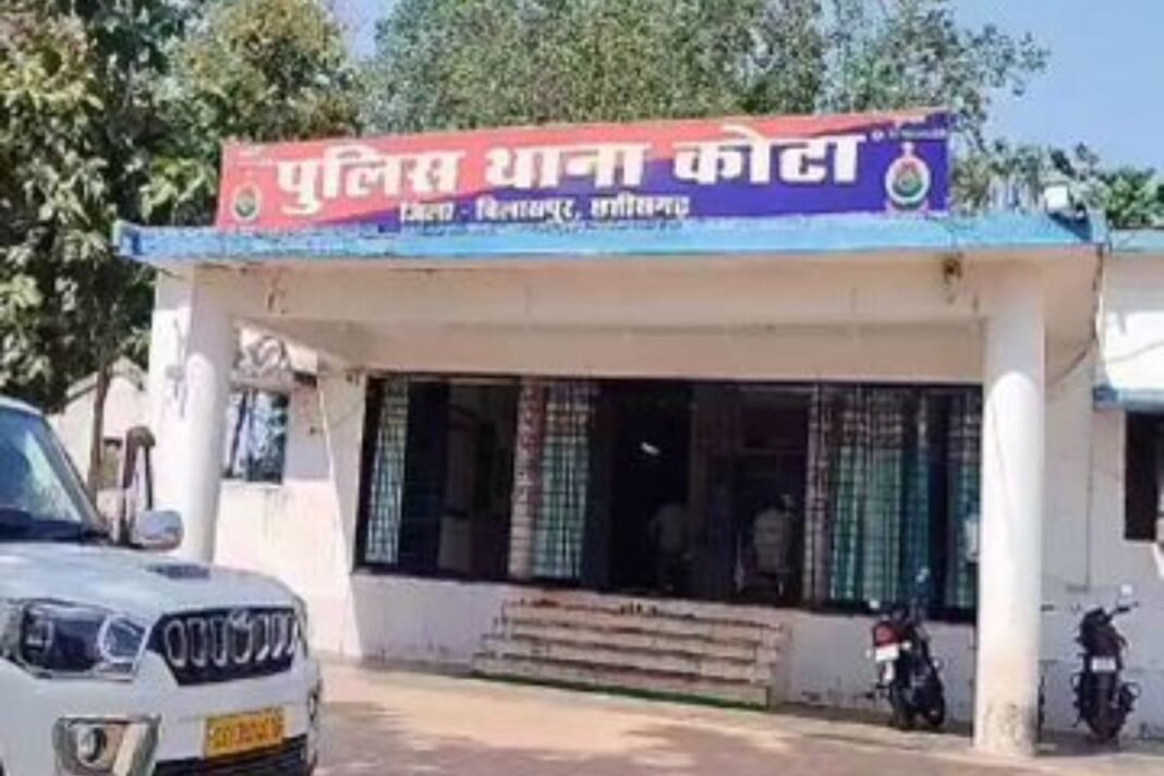 Bilaspur CNI Church Case: बिलासपुर में ईसाई परिवार का हुक्का-पानी बंद करने वाले 7 पदाधिकारियों पर मुकदमा, जेएमएफसी कोर्ट का निर्देश Bilaspur CNI Church Case: बिलासपुर में ईसाई परिवार का हुक्का-पानी बंद करने वाले 7 पदाधिकारियों पर मुकदमा, जेएमएफसी कोर्ट का निर्देश