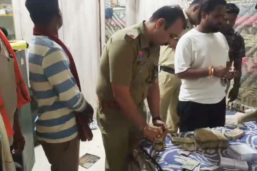 Kavirdham Paddy Scam: धान गायब होने के मामले में अब तक 6 एफआईआर दर्ज; आरोपियों के ठिकानों पर दबिश से कवर्धा में मचा हड़कंप Kavirdham Paddy Scam: धान गायब होने के मामले में अब तक 6 एफआईआर दर्ज; आरोपियों के ठिकानों पर दबिश से कवर्धा में मचा हड़कंप