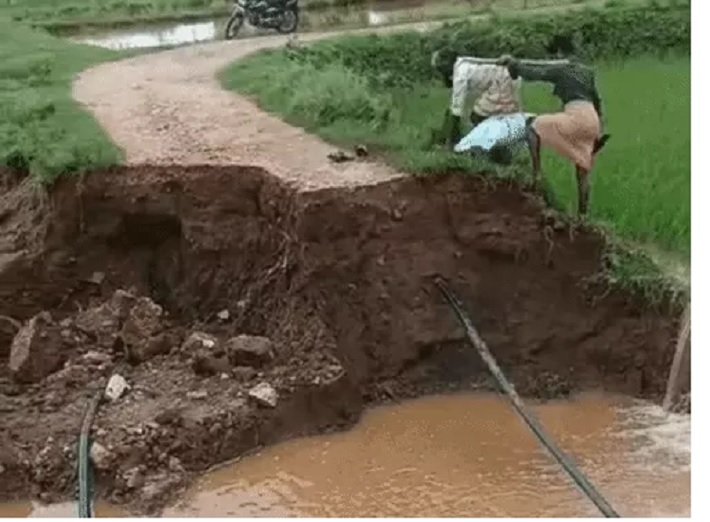 Chhattisgarh Weather: सूरजपुर में बारिश का कहर: सड़कें बहीं, कच्चे मकान गिरे; छत्तीसगढ़ में आज भारी बारिश का अलर्ट