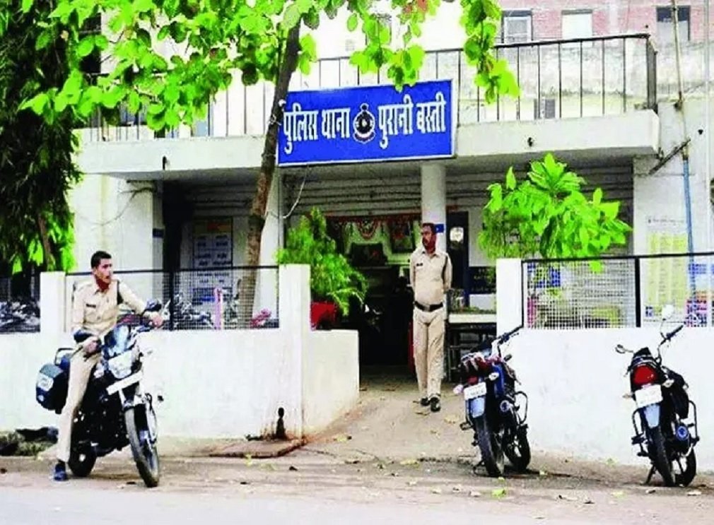 Raipur Crime: रायपुर में मामूली विवाद के बाद युवक की हत्या, स्कूटी नाली में गिरने पर आरोपियों ने चाकू से किए कई वार