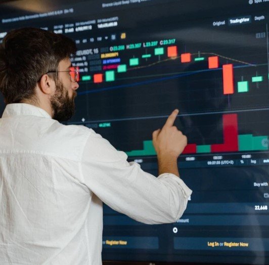 Blue Chip Stocks : 6 ब्लू-चिप शेयरों में रिटेल निवेशकों का 18,000 करोड़ का दांव, बड़े निवेशकों ने बेचा तो ‘छोटों’ ने जमकर खरीदा