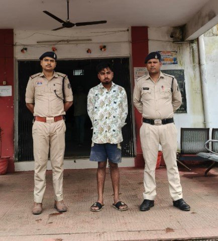 Janjgir-Champa Crime: नाबालिग से अनाचार के आरोप में 22 वर्षीय युवक गिरफ्तार, बलौदा पुलिस ने त्वरित कार्रवाई कर भेजा जेल