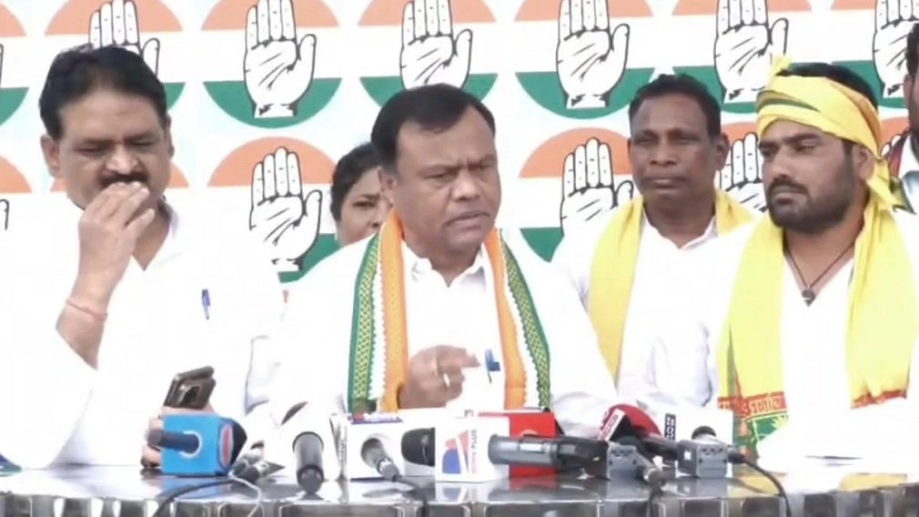 Chhattisgarh Congress: भोजराज नाग के ‘नींबू काटकर बारिश रोकने’ वाले बयान पर दीपक बैज का तंज, बोले- तो महंगाई भी रोककर दिखाएं