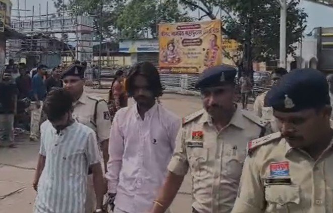 Janjgir-Champa Crime: जांजगीर-चांपा में धारदार हथियार लहराकर लोगों को डराने वाले दो आरोपी गिरफ्तार, जेल भेजे गए