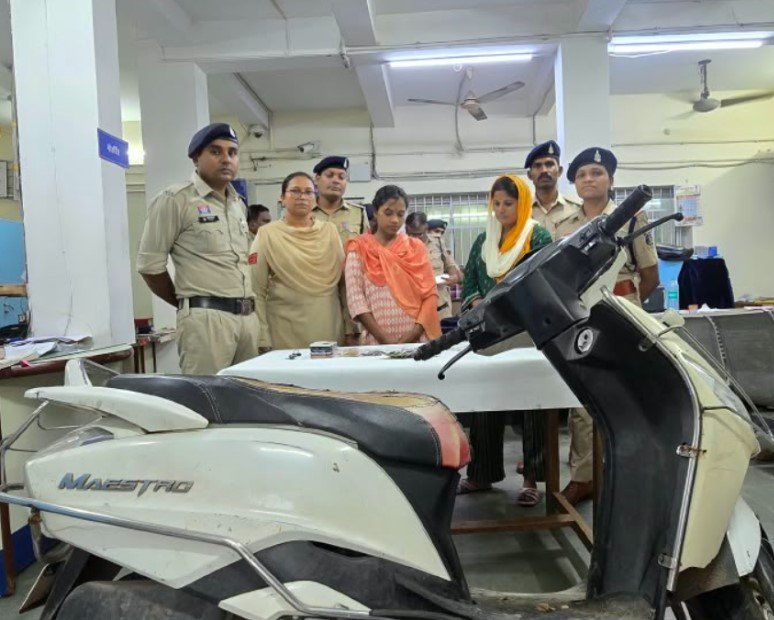 Raksha Bandhan 2026: बाजारों में भीड़ बढ़ने से पहले पुलिस का बड़ा एक्शन, 2 महिला चोर गिरफ्तार; 12 लाख के जेवर बरामद