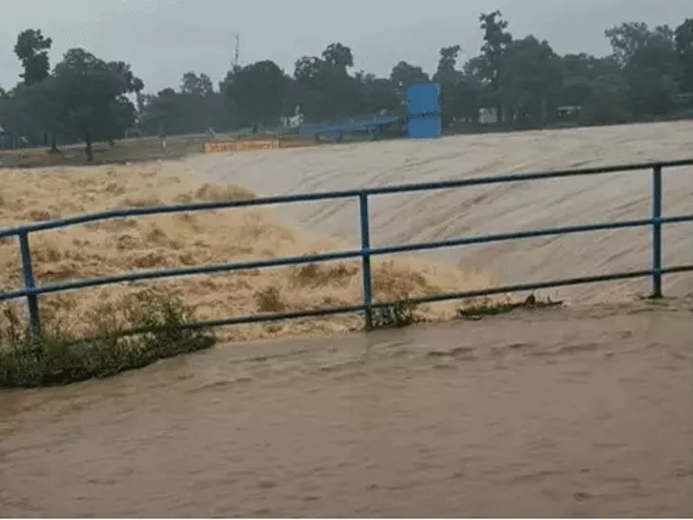 Balrampur Weather Update : कन्हर नदी उफान पर, बाढ़ जैसे हालात; छत्तीसगढ़ में अगले 2 दिन बारिश का दौर