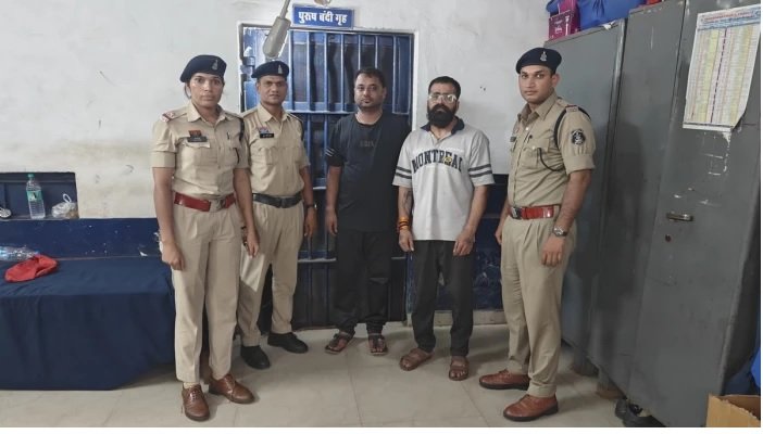 Durg-Gold Flake cigarettes: दुर्ग में नकली Gold Flake सिगरेट की बिक्री का खुलासा, 18 हजार नग जब्त; दो आरोपी गिरफ्तार