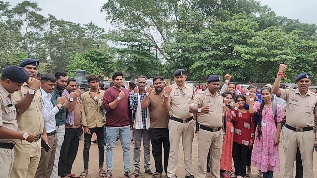Janjgir Champa: गोल्डन बुक ऑफ वर्ल्ड रिकॉर्ड में दर्ज हुआ जांजगीर-चांपा : जिले की साइबर जागृति राखी ने बनाया वर्ल्ड रिकॉर्ड