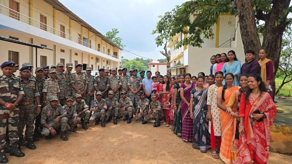 Bacheli News: बस्तर फाइटर्स डीआरजी की महिला जवानों ने डीआरजी जवानों को राखी बाँधकर मनाया रक्षाबंधन