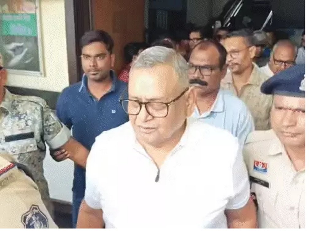 Liquor scam case: शराब घोटाला केस में कांग्रेस नेता रामगोपाल अग्रवाल गिरफ्तार, 5 दिन की ED रिमांड; भूपेश बघेल ने कोर्ट में की मुलाकात