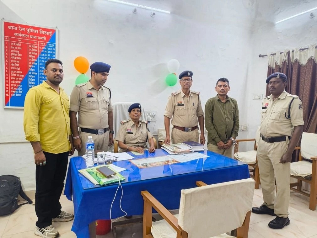 Chhattisgarh Railway News: ट्रेनों में पर्स चुराकर ATM से निकालता था पैसे, देशभर में दर्ज हैं FIR; GRP ने ‘लल्लू’ को पकड़ा