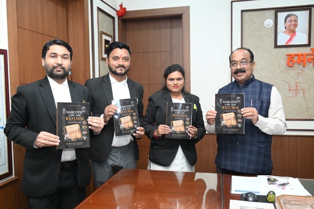 Advocate Rani Dewangan: उपमुख्यमंत्री साव ने अधिवक्ता रानी देवांगन द्वारा लिखी पुस्तक का किया विमोचन