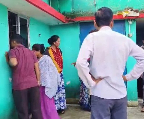 CG Suicide News: बच्चों के रोने की आवाज सुनकर मकान मालिक पहुंचा, कमरे में पति-पत्नी के शव मिले; जांच में जुटी पुलिस