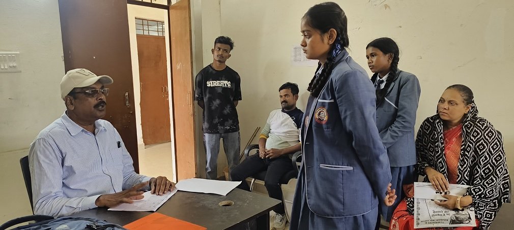 Pharasgaon News: पीएम श्री स्कूल फरसगांव में पालक-शिक्षक बैठक संपन्न, बोर्ड परीक्षा में उत्कृष्ट प्रदर्शन की बनी रणनीति