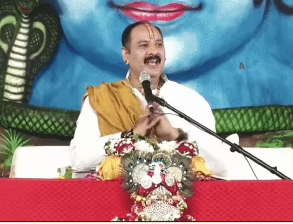Pandit Pradeep Mishra: कथावाचक प्रदीप मिश्रा ने Gen-Z को दिलाई शपथ: बोले- PM मोदी को गाली देना कैसा संस्कार?