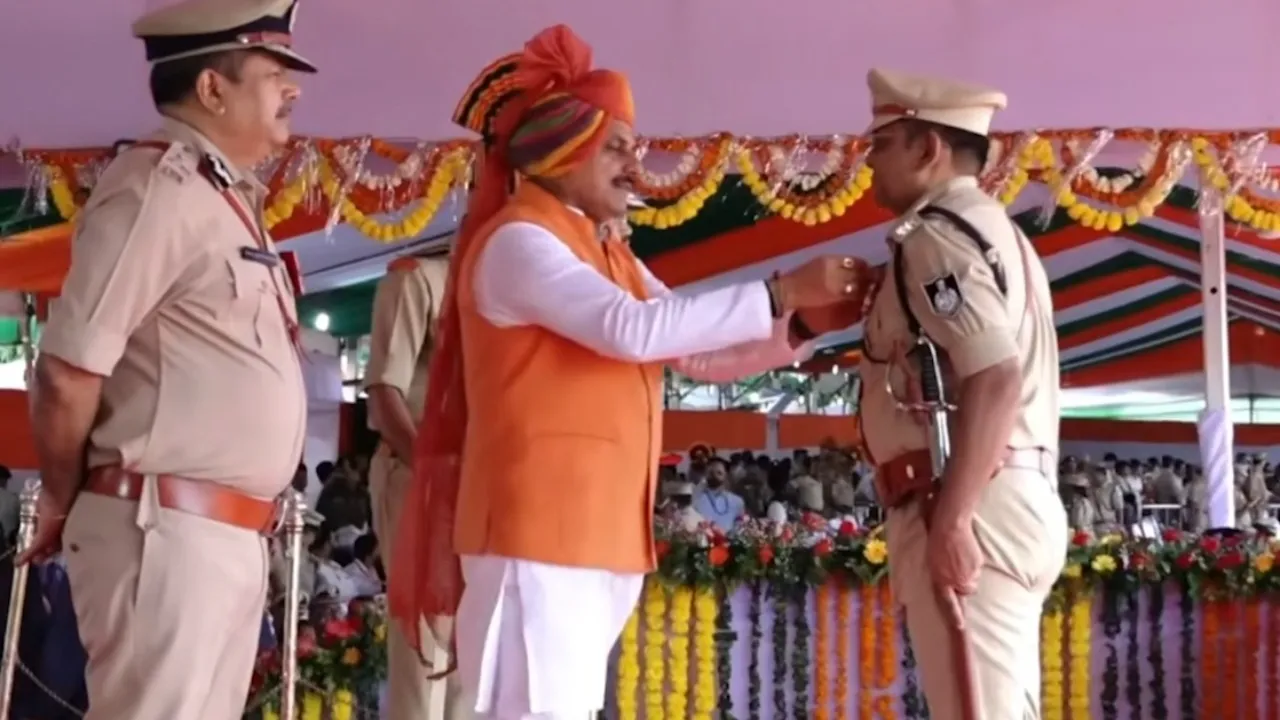 MP Police Medal: स्वतंत्रता दिवस पर 47 पुलिस-होमगार्ड अधिकारियों और कर्मचारियों का सम्मान, CM मोहन यादव ने पहनाए राष्ट्रपति पदक