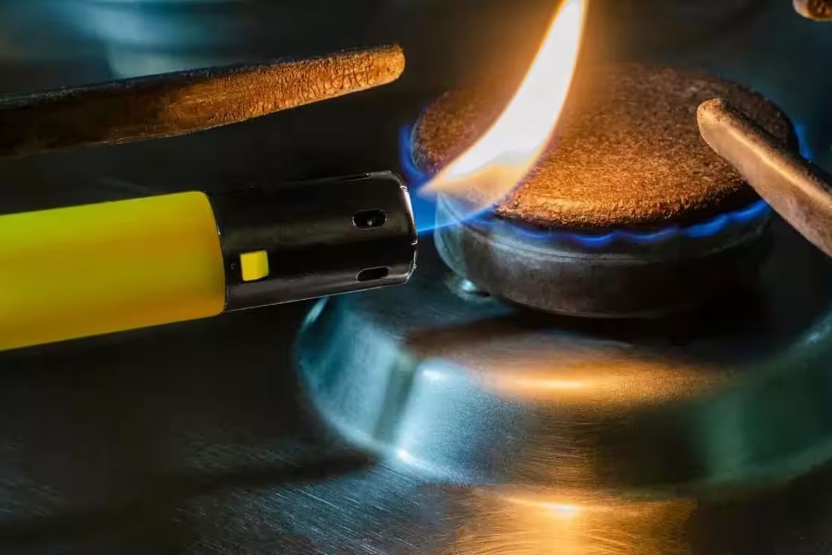 Gas Lighter Weak Spark Fix Tips: किचन का गैस लाइटर फेंकने से पहले करें ये आसान काम, कमजोर चिंगारी की समस्या होगी दूर
