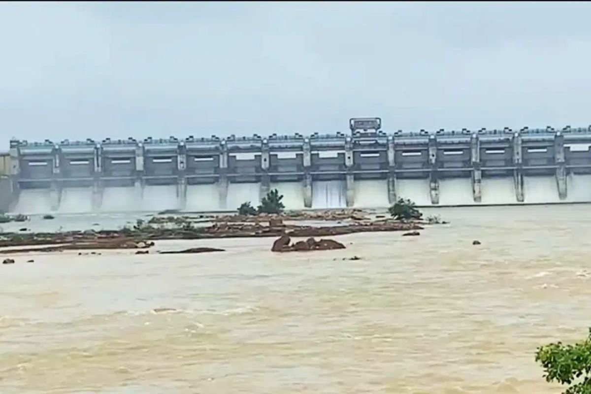 Chhattisgarh Dam Water Level Update: धमतरी में झमाझम बारिश से लबालब हुए जलाशय, एशिया के एकमात्र माडमसिल्ली सायफन डैम के अपने-आप खुले गेट
