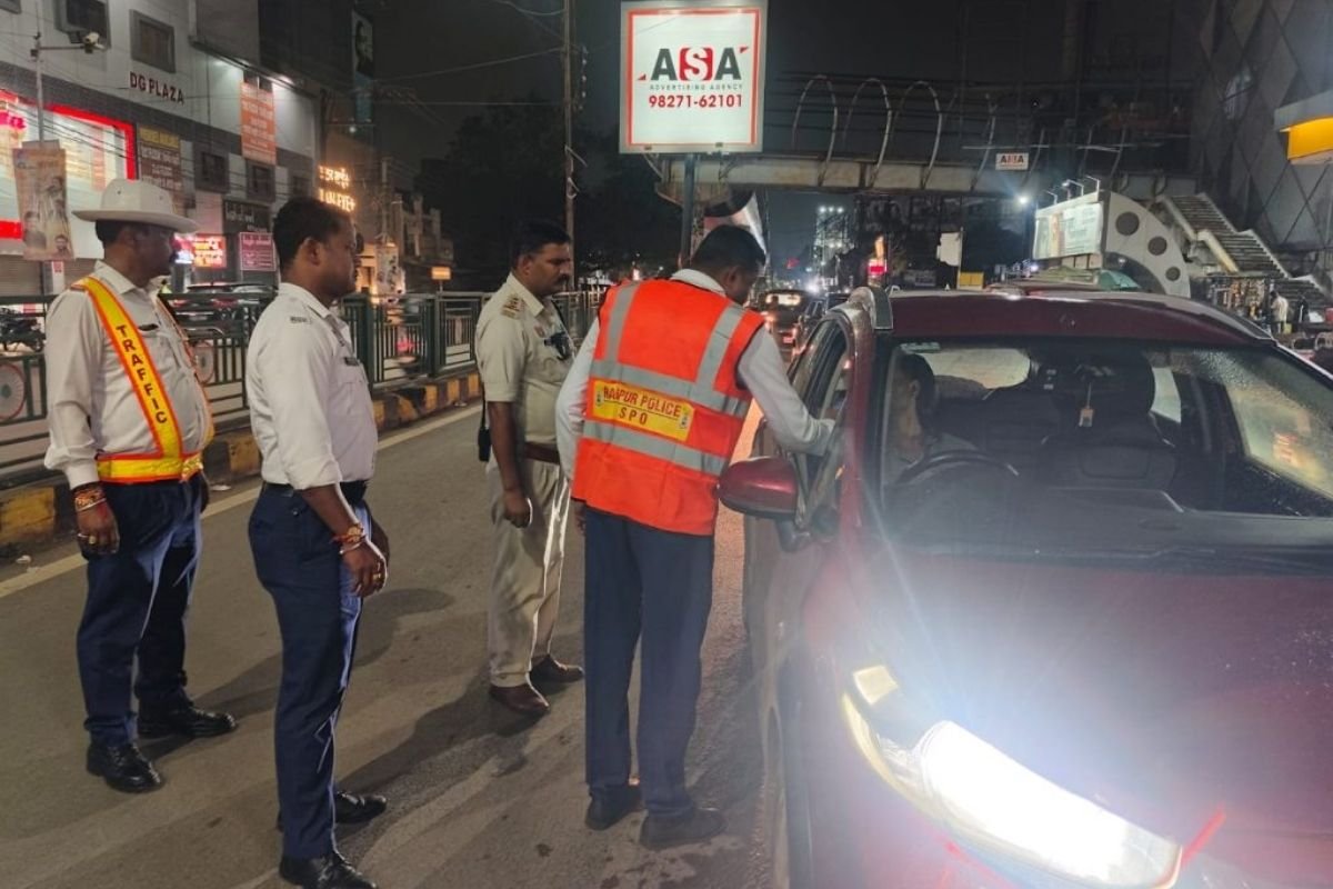 Raipur Traffic Police Drink And Drive Campaign: रायपुर में ड्रिंक एंड ड्राइव पर ट्रैफिक पुलिस की बड़ी स्ट्राइक, चेकिंग में पकड़े गए 51 शराबी ड्राइवर