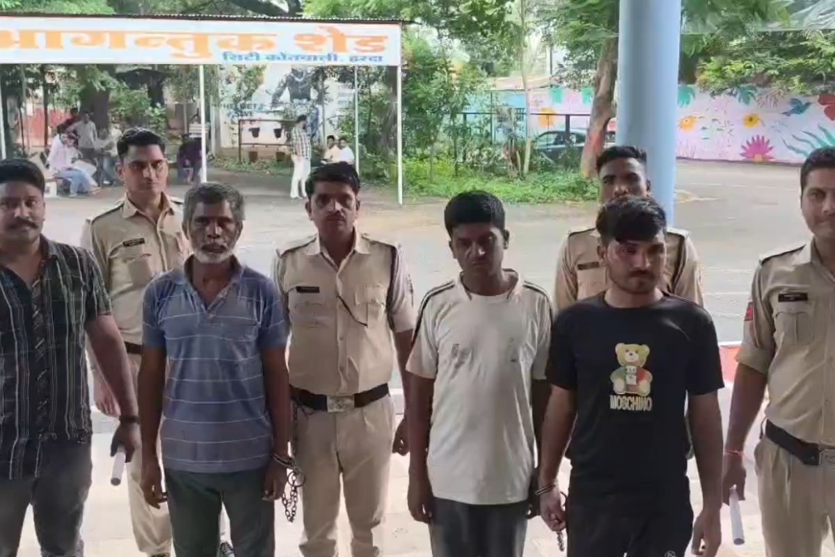 Harda Parmanand Jat Murder Case Solved: हरदा में परमानंद जाट हत्याकांड का पर्दाफाश: सोने की गिन्नी का लालच देकर 2 लाख लूटे, फिर धारदार हथियार से उतारा मौत के घाट