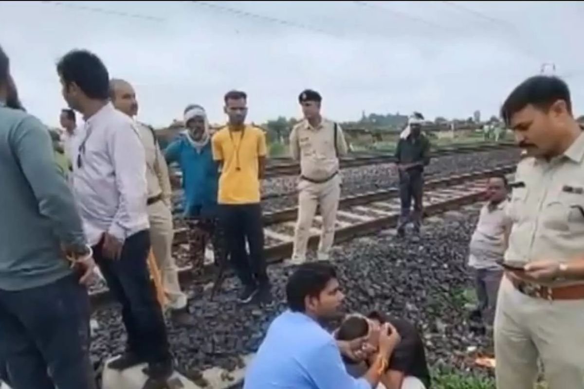 Damoh Family Suicide: रक्षाबंधन के दिन दमोह में उजड़ गया हंसता-खेलता परिवार, ट्रेन से कटकर माता-पिता और बेटे की मौत