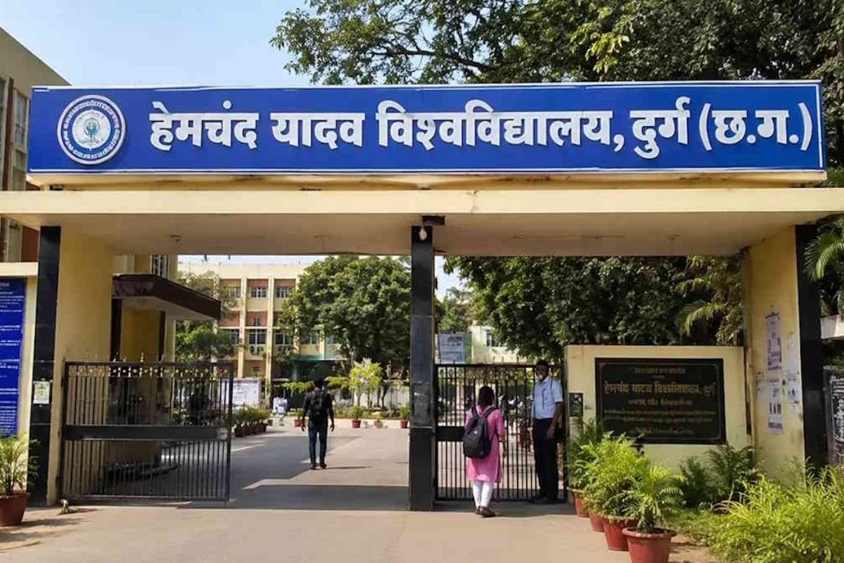 Hemchand Yadav University Action: हेमचंद यादव विश्वविद्यालय कार्यपरिषद का बड़ा एक्शन, कुलसचिव भूपेंद्र कुलदीप से छिने वित्तीय अधिकार, डॉ. नीलू श्रीवास्तव को जिम्मेदारी