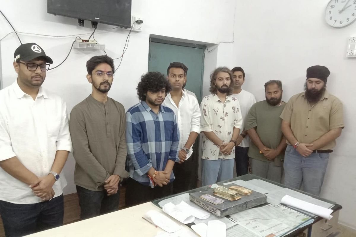 Raipur Katora Talab Gambling Raid: रायपुर पुलिस का बड़ा एक्शन: कटोरा तालाब क्षेत्र में जुए की महफिल पर छापा, 9 गिरफ्तार
