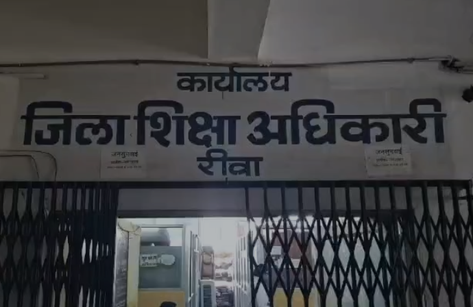Rewa Education Department: विवादों के बीच प्रवीण शुक्ला को मिली नई जिम्मेदारी, शासन ने बनाया रमसा प्रभारी; पदस्थापना को लेकर फिर उठे सवाल