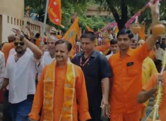 Rewa Kanwar Yatra: रीवा में गूंजा हर-हर महादेव, डिप्टी CM राजेंद्र शुक्ल भी बने कांवड़िए; हजारों श्रद्धालुओं ने किया नगर भ्रमण
