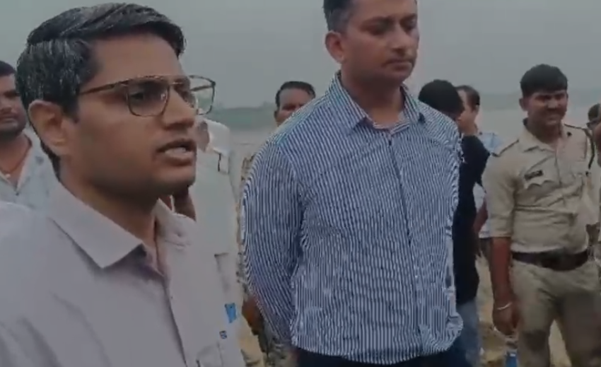 Chambal River: चंबल की बीच धार में बंद हुआ यात्रियों से भरा स्टीमर, करीब 100 लोगों की अटकी सांसें; रेस्क्यू कर सभी को सुरक्षित निकाला