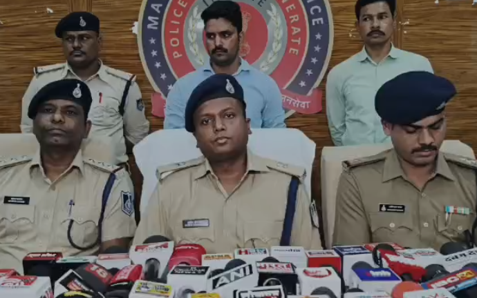 Indore Arms Smuggling: इंदौर में हथियार तस्करी का भंडाफोड़ 3 देशी पिस्टल, रिवॉल्वर और 4 कारतूस के साथ आरोपी गिरफ्तार