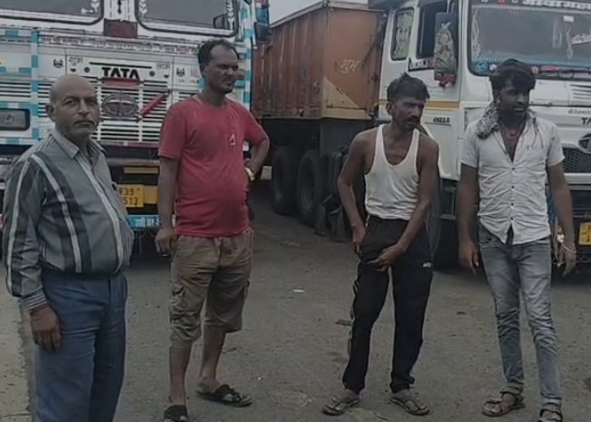 MP News: बंद RTO चेक पोस्ट पर कथित अवैध वसूली का आरोप, कांग्रेस और जयस ने जताया विरोध