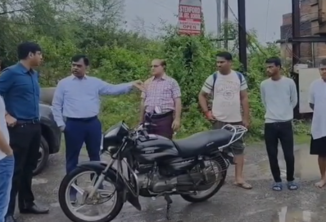 Rewa Rain News: महज 3 घंटे की बारिश में जलमग्न हुआ रीवा, कई वार्डों में भरा पानी; कलेक्टर ने किया निरीक्षण