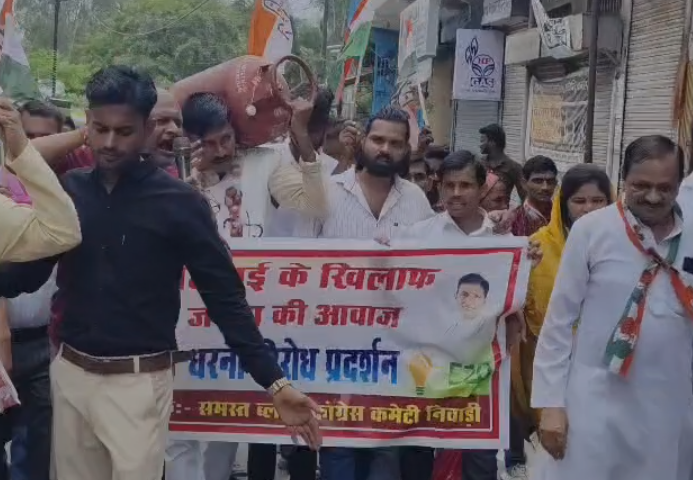 Orchha BJP Meeting: कांग्रेस का BJP पर तीखा हमला, जिलाध्यक्ष राजेश यादव बोले- ‘लुटेरों की बैठक’, बयान से गरमाई सियासत