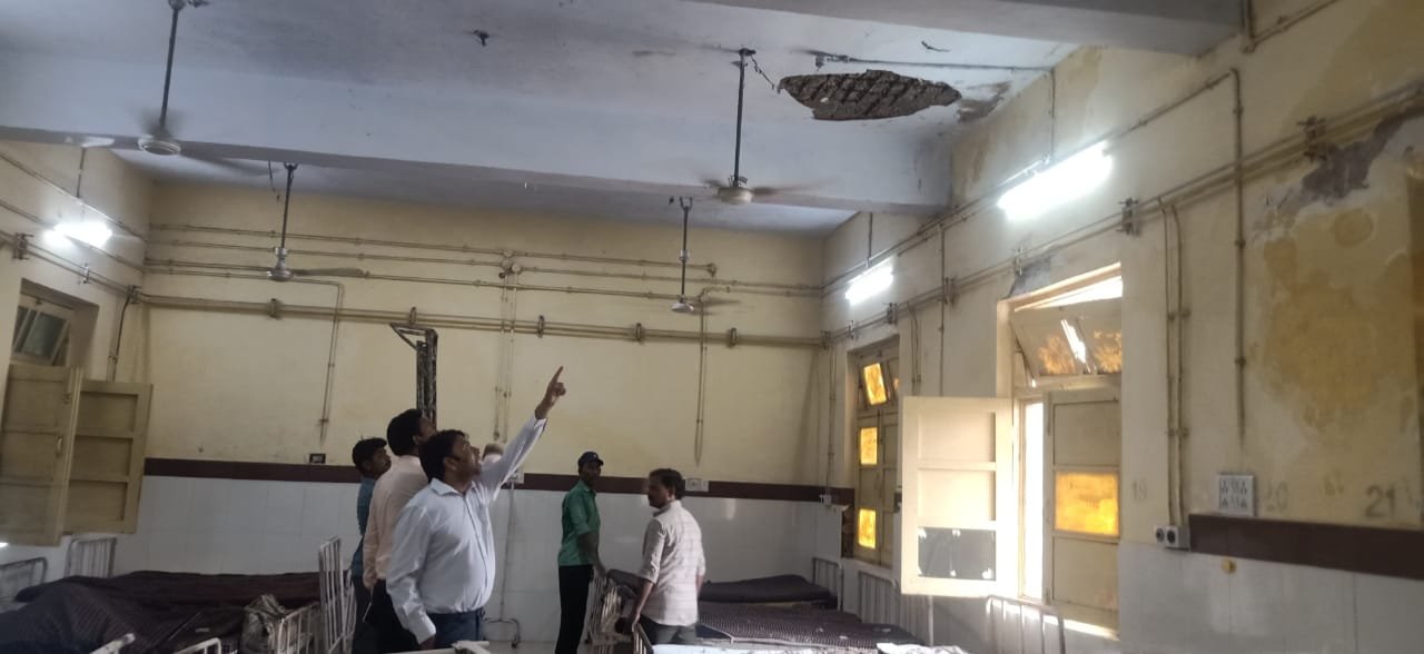 Gwalior Hospital Accident: KRH में मासूमों की जान पर आया खतरा! चिल्ड्रन वार्ड की छत का प्लास्टर गिरा, 2 माह की बच्ची बाल-बाल बची