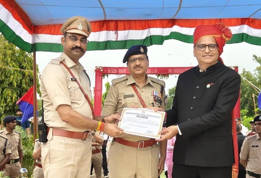MP News: बालिकाओं की सुरक्षित दस्तयाबी में उत्कृष्ट कार्य, थाना प्रभारी रवि भूषण पाठक सम्मानित