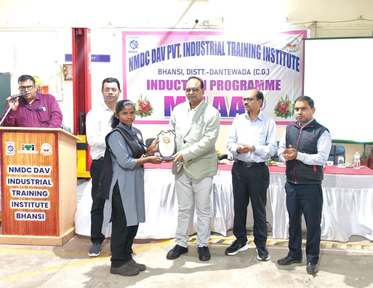 NMDC DAV ITI Bhansi Milap 2026: एनएमडीसी डीएवी आईटीआई भान्सी में नवप्रवेशित प्रशिक्षुओं का स्वागत, “मिलाप-2026” इंडक्शन कार्यक्रम आयोजित