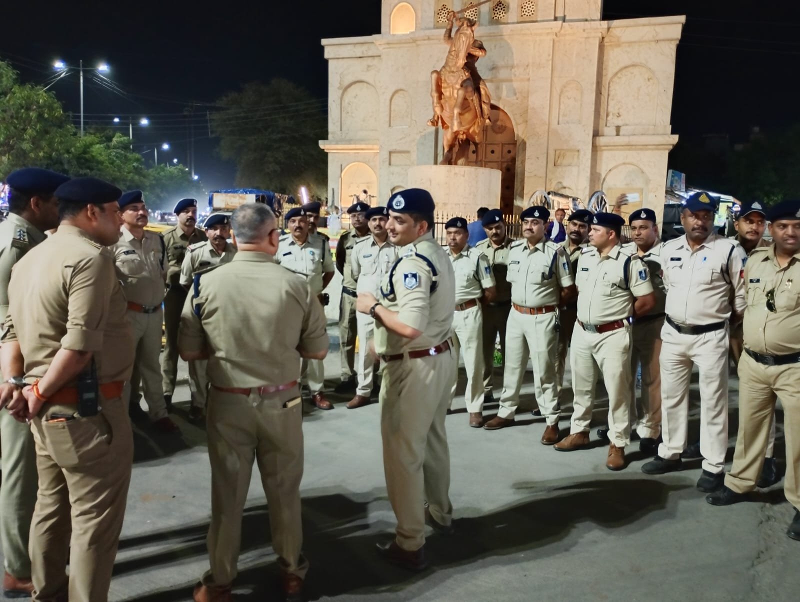 Indore Police: इंदौर में पुलिस का सघन चेकिंग अभियान, 1200 से ज्यादा बदमाशों की जांच; 524 पर कार्रवाई