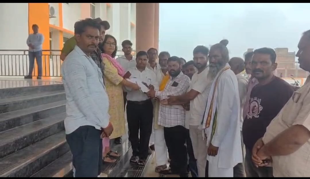 Niwari Illegal Liquor: निवाड़ी में अवैध कच्ची शराब की शिकायत, ग्रामीणों ने कलेक्टर और एसपी से कार्रवाई की मांग