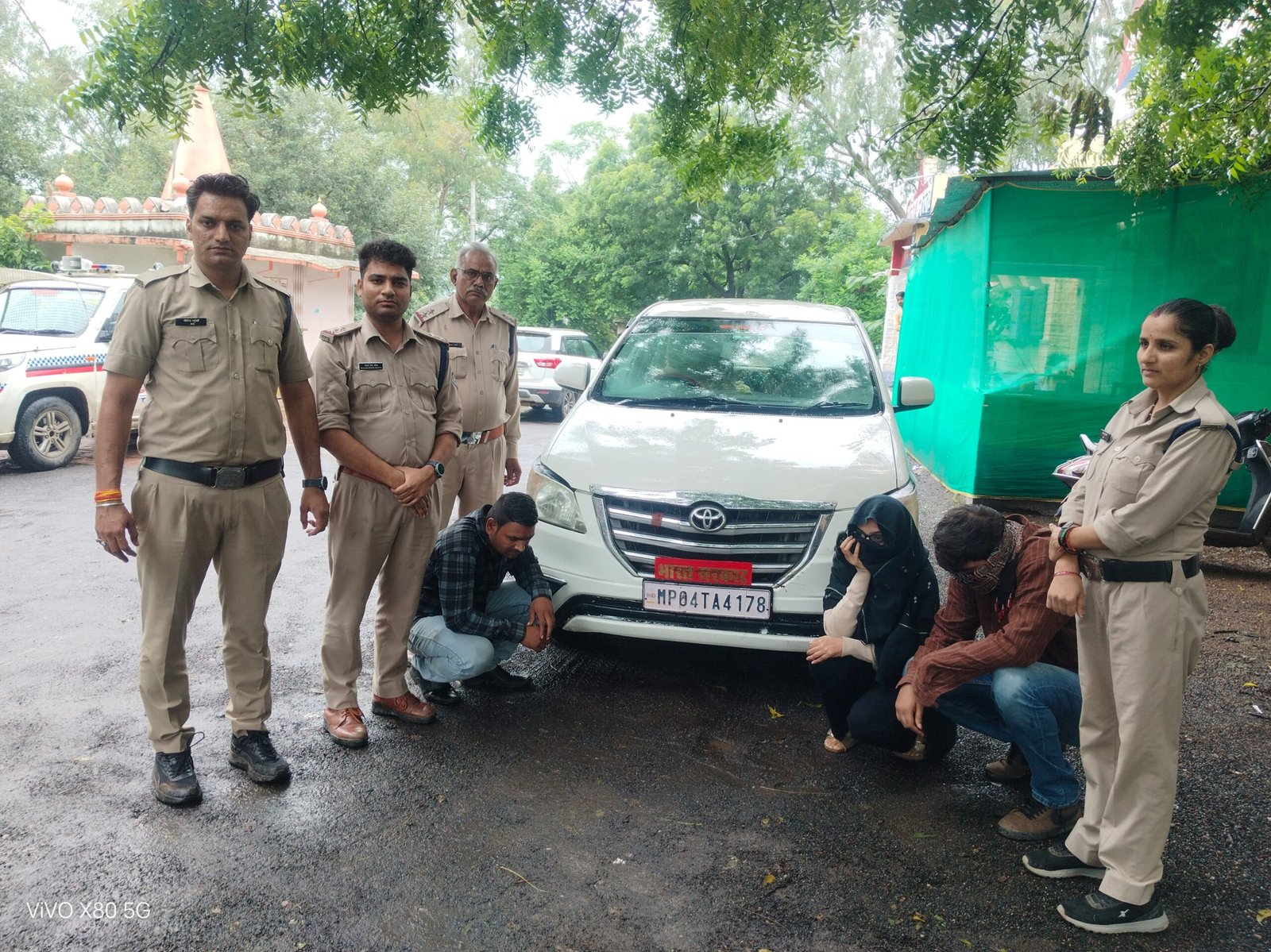 Job Fraud Case: अशोकनगर में फर्जी IAS बनकर नौकरी का झांसा देकर 9.80 लाख की ठगी, पुलिस ने भोपाल से दस्तावेज और कार बरामद की