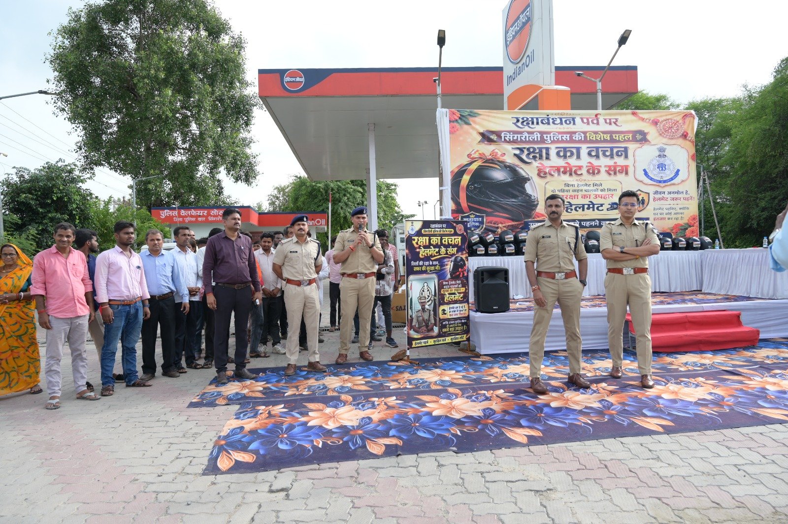 MP News: रक्षाबंधन पर सिंगरौली पुलिस की अनोखी पहल, बिना हेलमेट वालों का नहीं काटा चालान; राखी बांधकर बांटे 100 हेलमेट