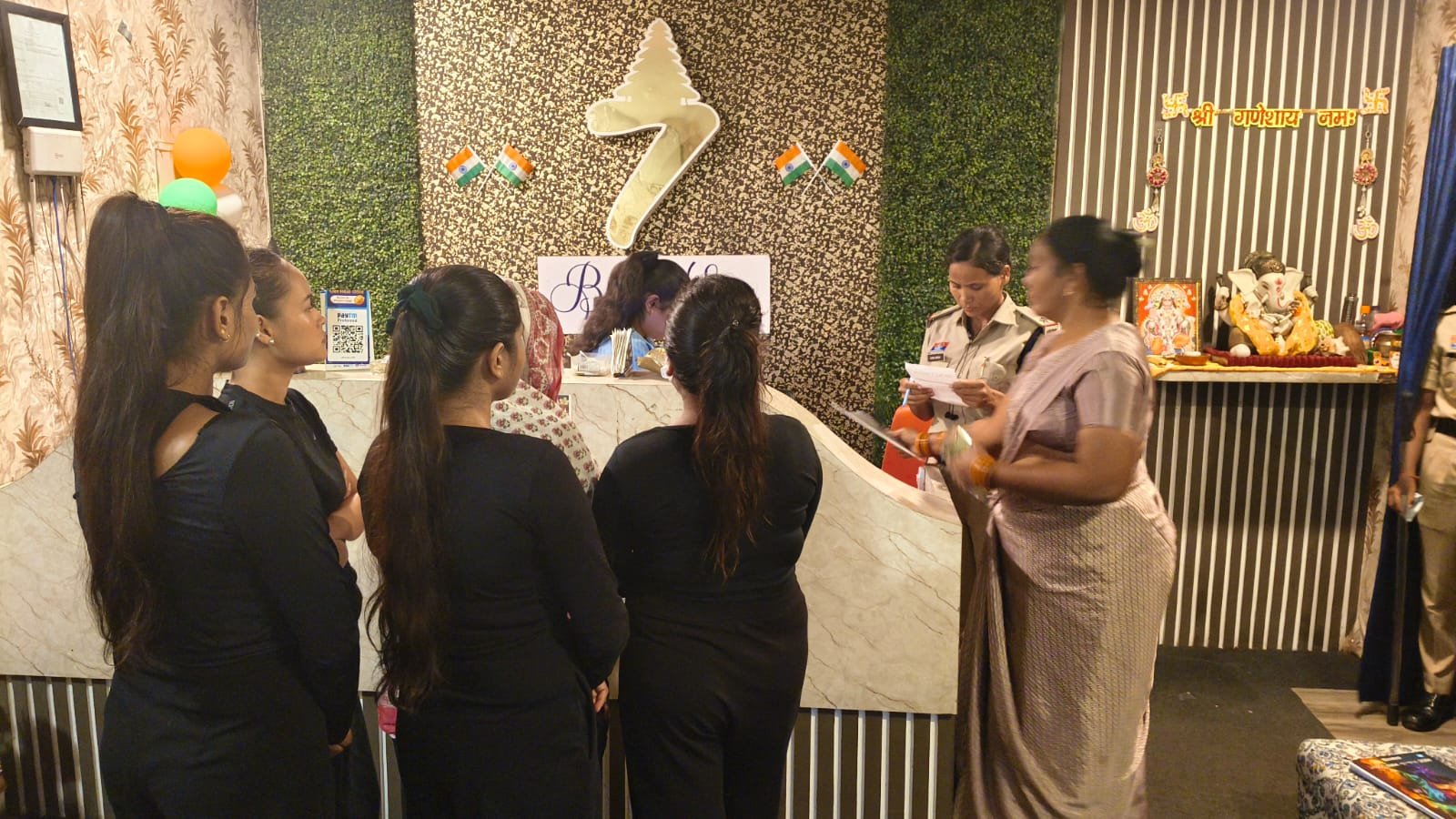 Raipur Police Raid On Spa Centers: 30 स्पा सेंटरों पर पुलिस का बड़ा छापा, एलिना और ला थाई स्पा सेंटर में मिलीं आपत्तिजनक वस्तुएं
